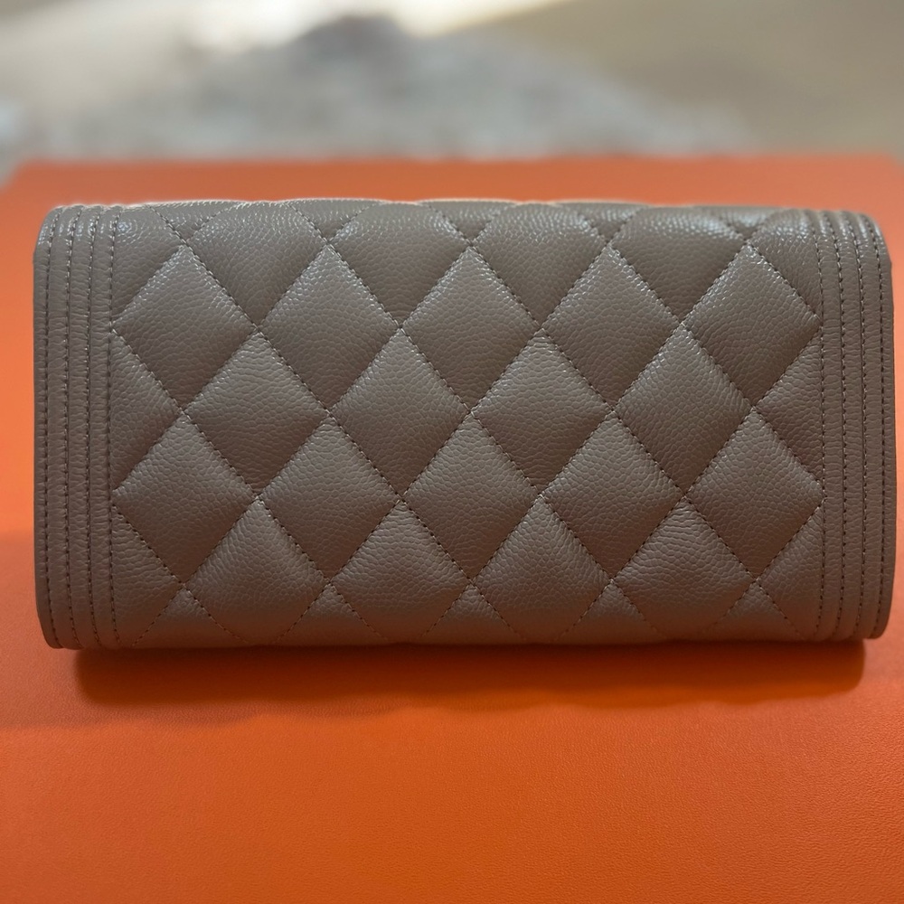 Caviar Quilted Large Boy Gusset Flap Wallet - Picture 7 of 11